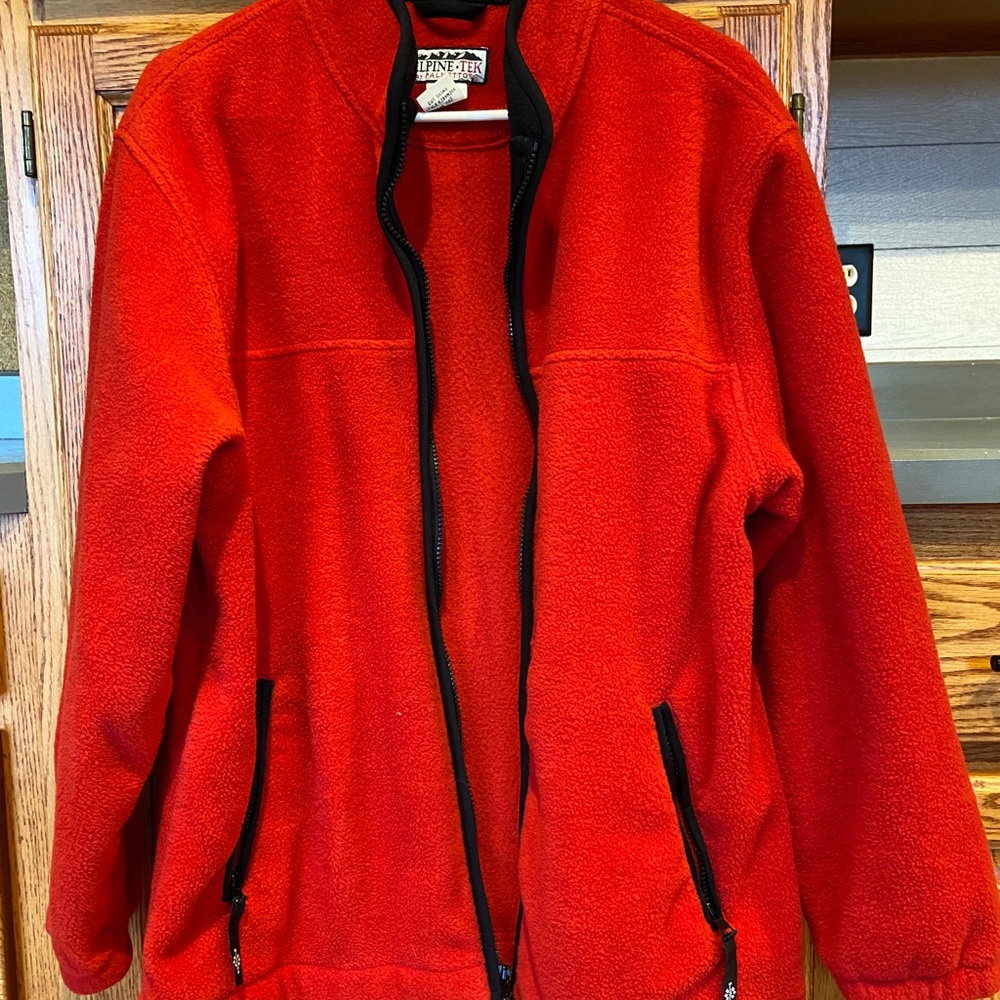 Red AlpineTek vintage fleece. Size large. Like new condition.